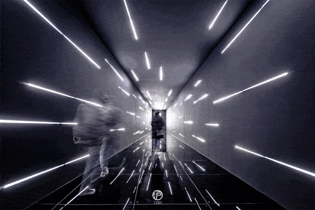 走进光束编制而成的时光隧道呈现《三体》谱写的地外史诗"宇&宙"代表