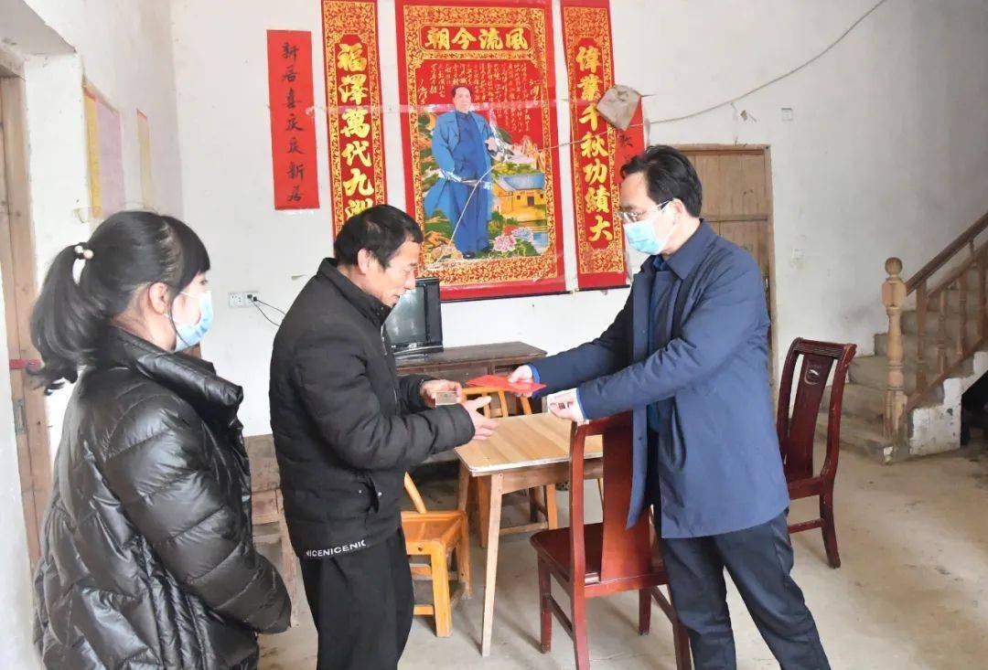 家庭困难,其妻子是多重重残人员,生活基本不能自理,两个儿子小学在读