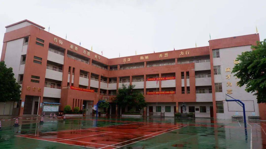 对于学生们来说,从潭头村到南塘镇中心就已经很远很远了.