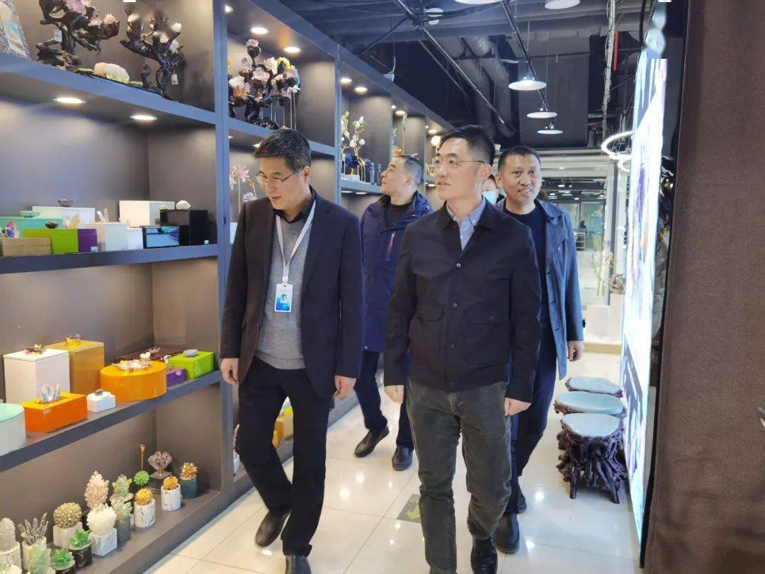 县委常委,常务副县长徐冰来水晶城慰问优秀人才_东海县