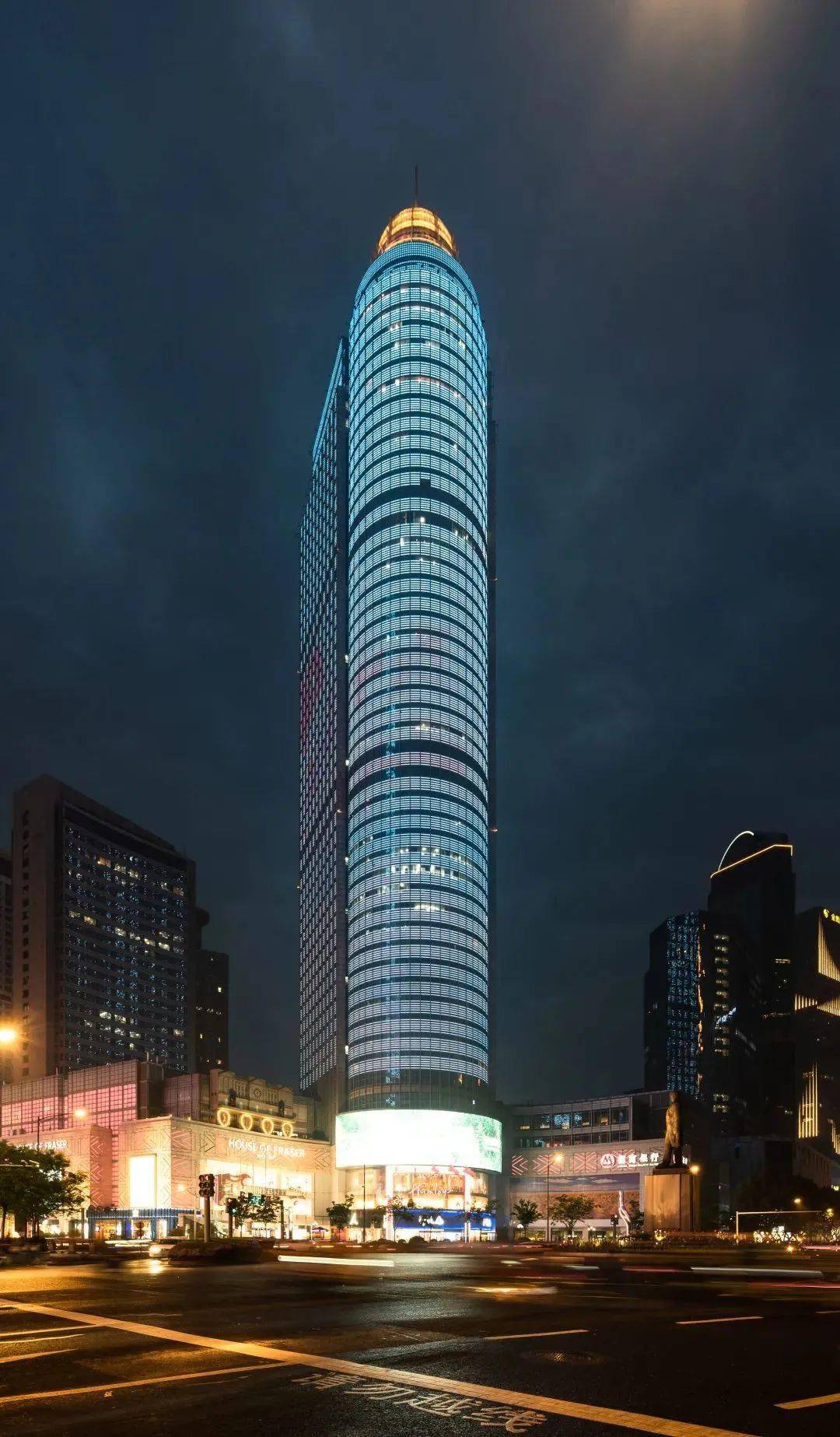 南京国际金融中心于2009年5月启用,由全球最具影响力的建筑事务所之一