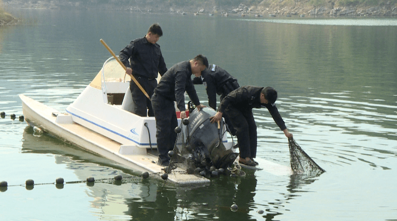 富宁县重拳出击整治库区地笼网和灯光诱捕
