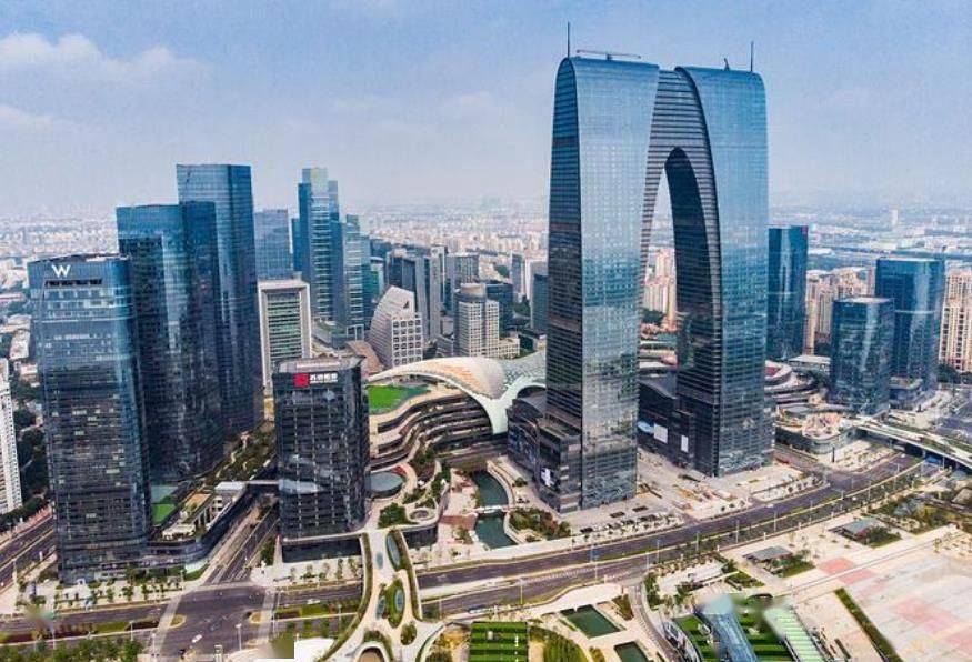 那么,你是来到市区了,当你看到很多高楼大厦时,说明你到苏州的郊区了