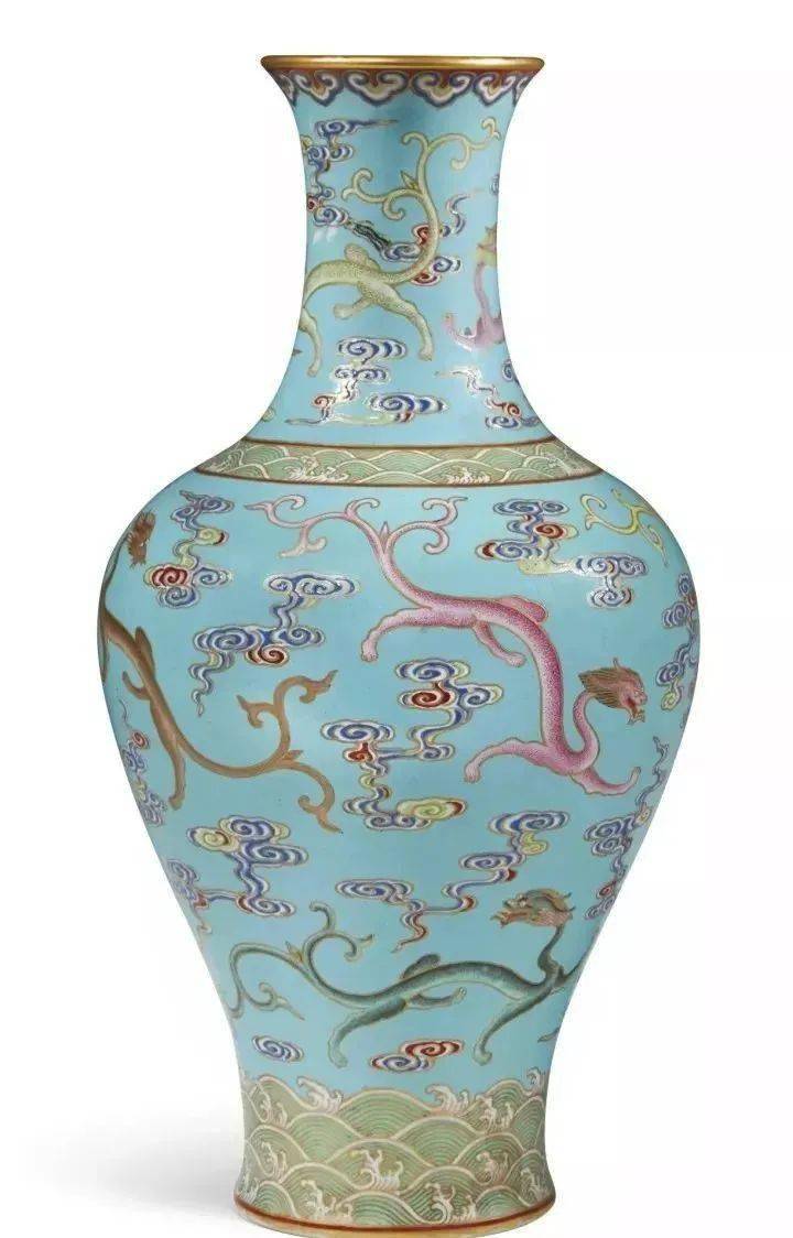 后来慢慢知道了:粉彩是中国瓷器史上,最晚出现的瓷器品类,康熙朝晚期