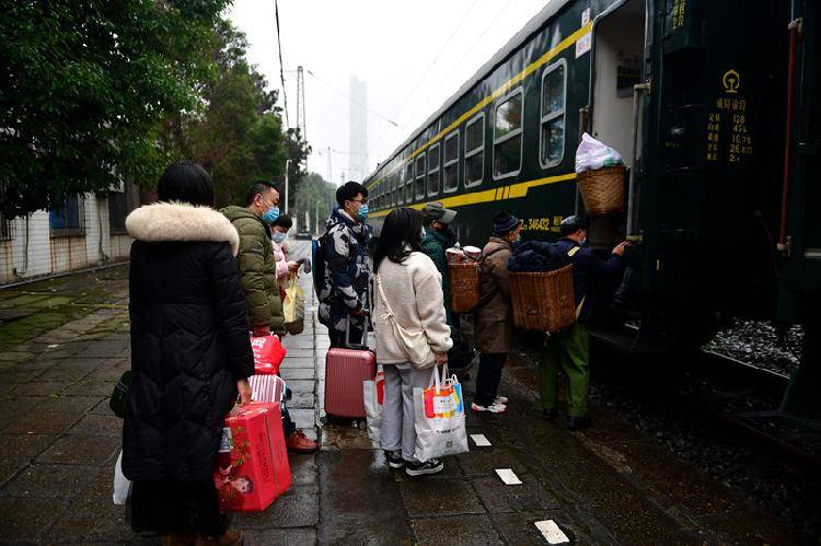 重庆九龙坡铜罐驿：乘绿皮火车到达心中那个小镇
