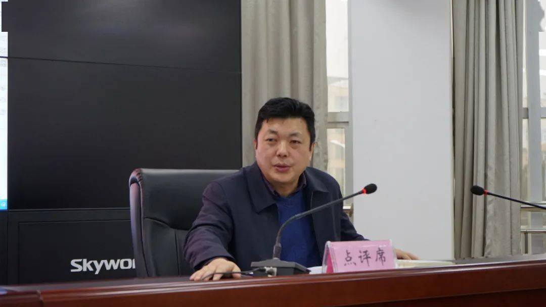 在认真听取考试院,体卫艺科述职后,副局长王丽君对大家一年来取得的