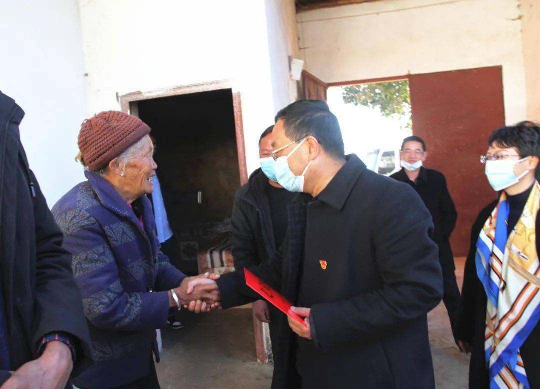 幸福盐源县委书记邓天友带队开展2021年春节看望慰问活动