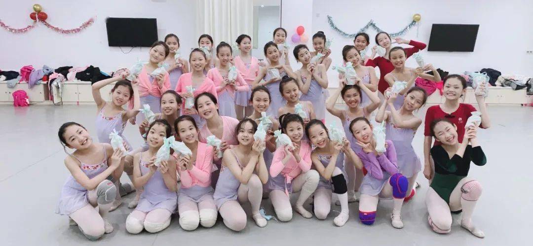 这离不开孩子自身的努力和坚持,更感谢家长的支持和鼓励大家一起努