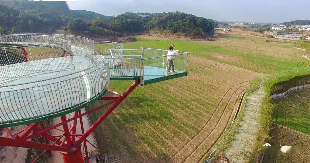 大陆村玻璃桥地址:古辣镇大陆村开放时间:早上9:00—下午5:00费用
