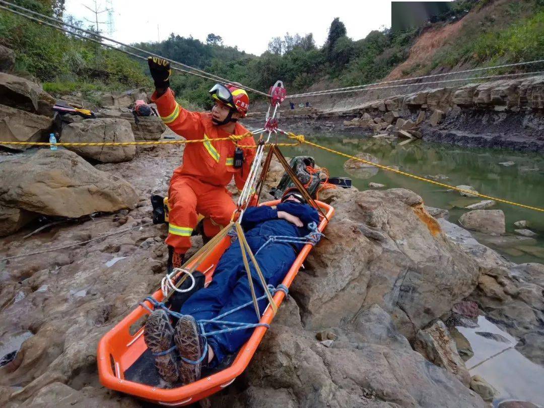 百色消防组织探索山岳绳索救援专队建设之路