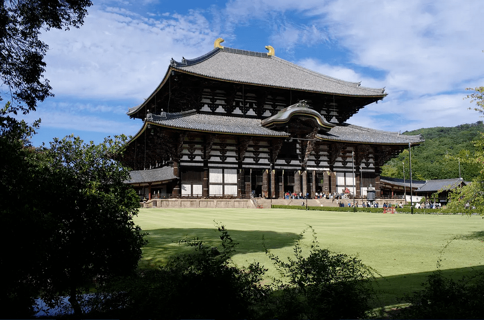 其后大佛殿历经明治,昭和时代的大修,就连日本古代的小屋组构架都已经