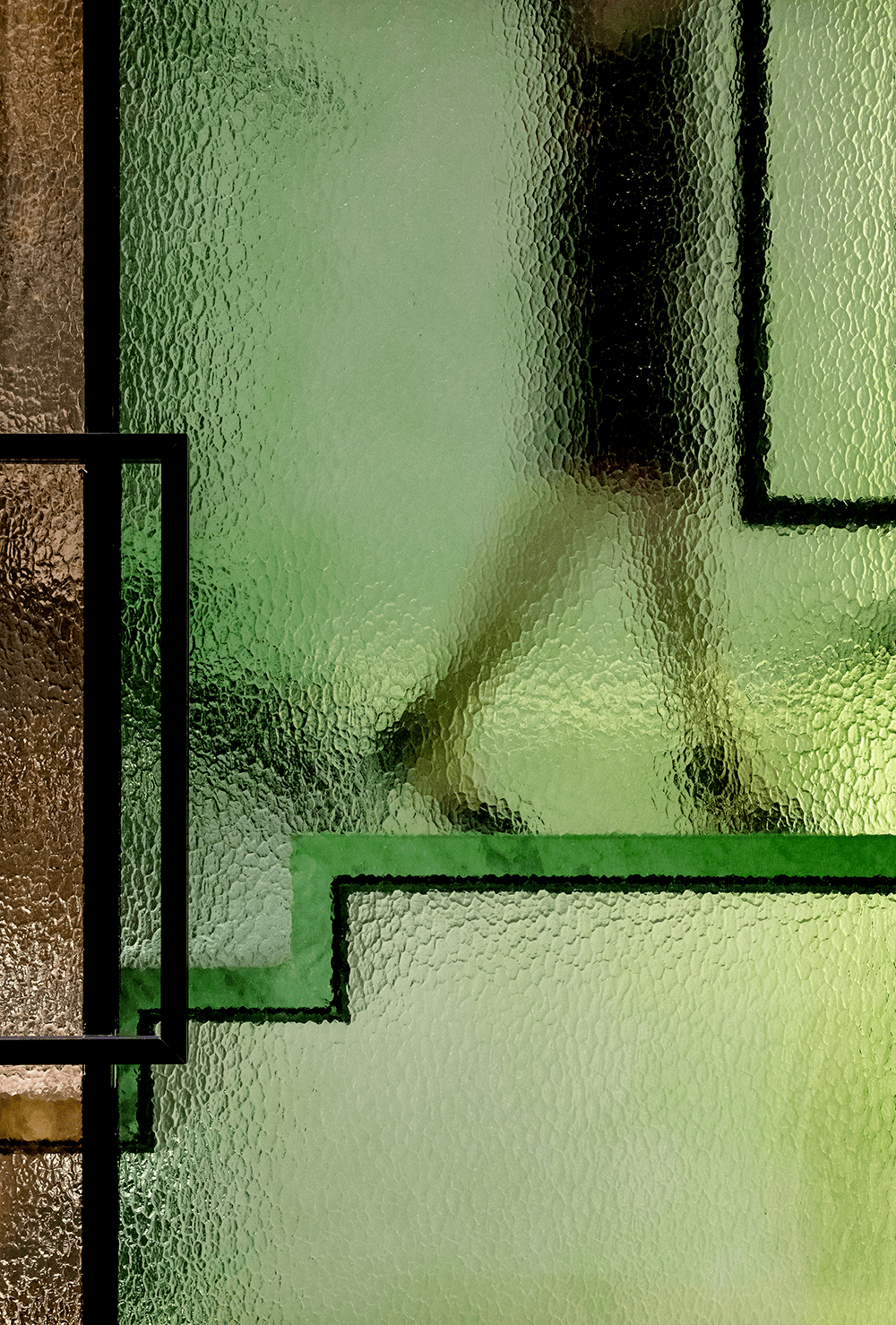 营造出一种油画一般的朦胧画卷通过水波纹的特点会比长虹玻璃更写意