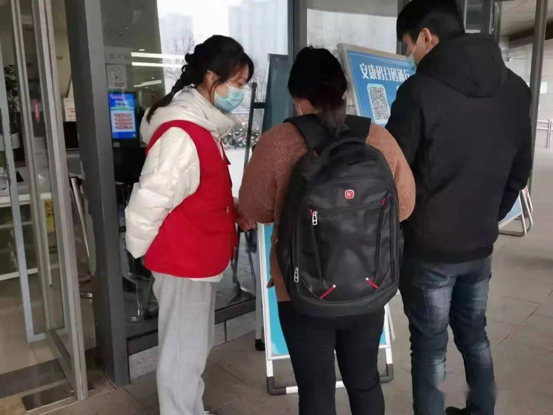 5日,7日大家都记得爱帮忙的"红马甲"志愿者因为你们,不厌其烦的解说