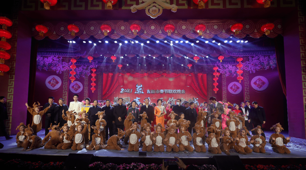 春节联欢晚会直播回放完整版 3cf605662d5843e98f7dcb8e6a700675.png