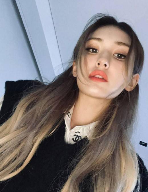 韩国女歌手全昭弥sns发照秀出众美貌