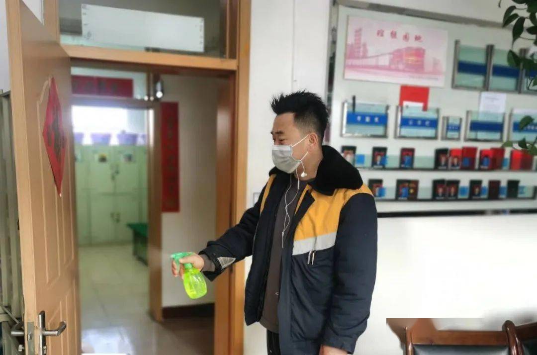 "火车头精神"践行者-张德中