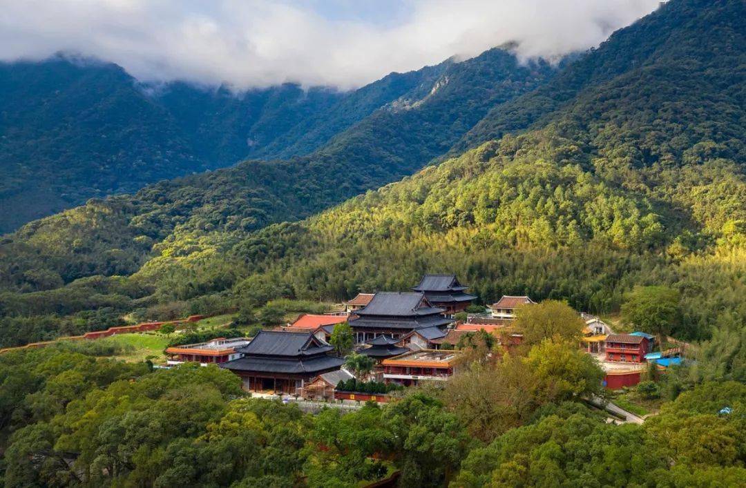 靈石山國家森林公園,福清東張鎮境內的靈石山以茂密的森林,優美的風景