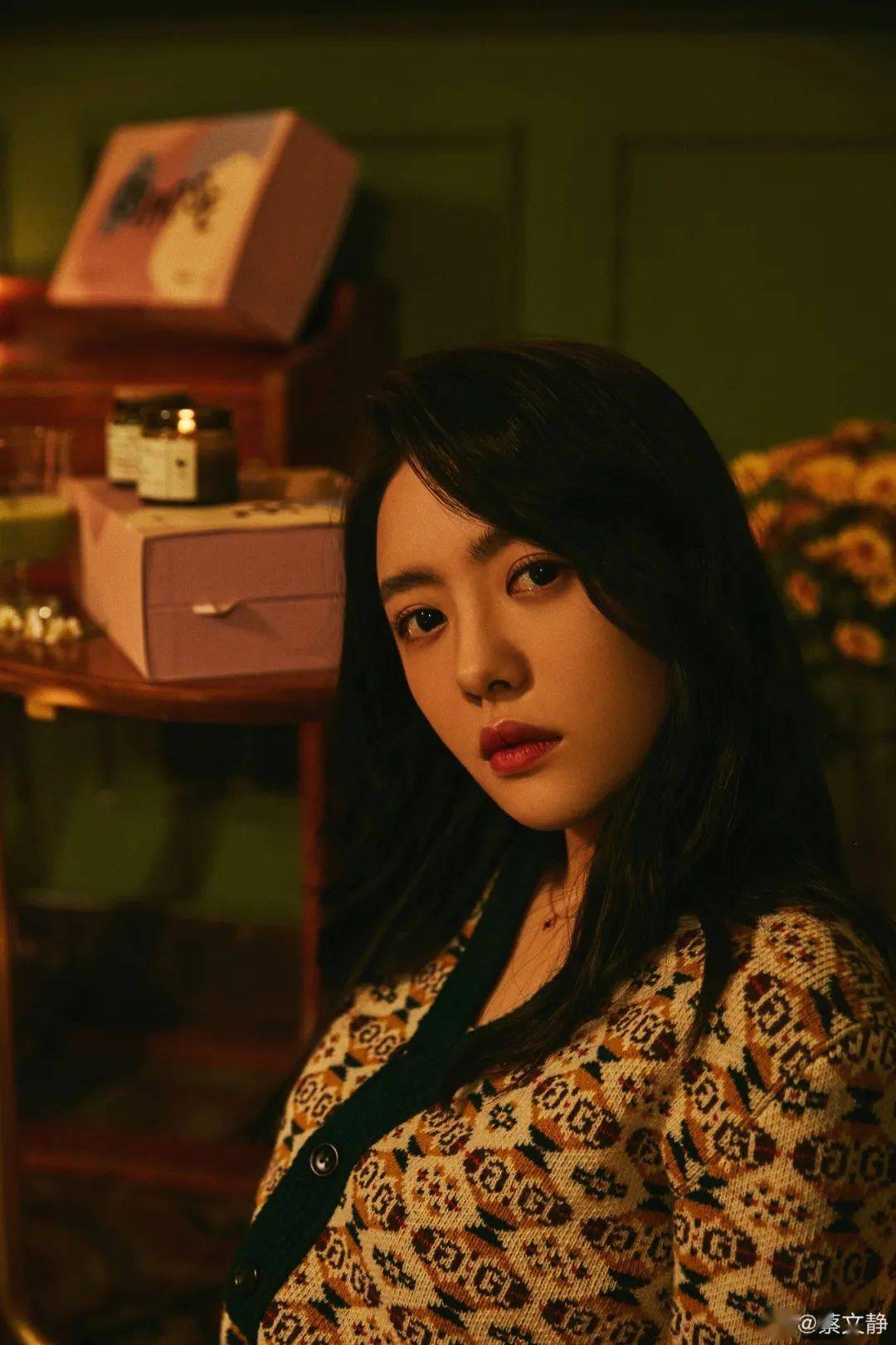 诚如正在播出的电视剧《紧急公关》里的许雯雯一角▼回到演员本