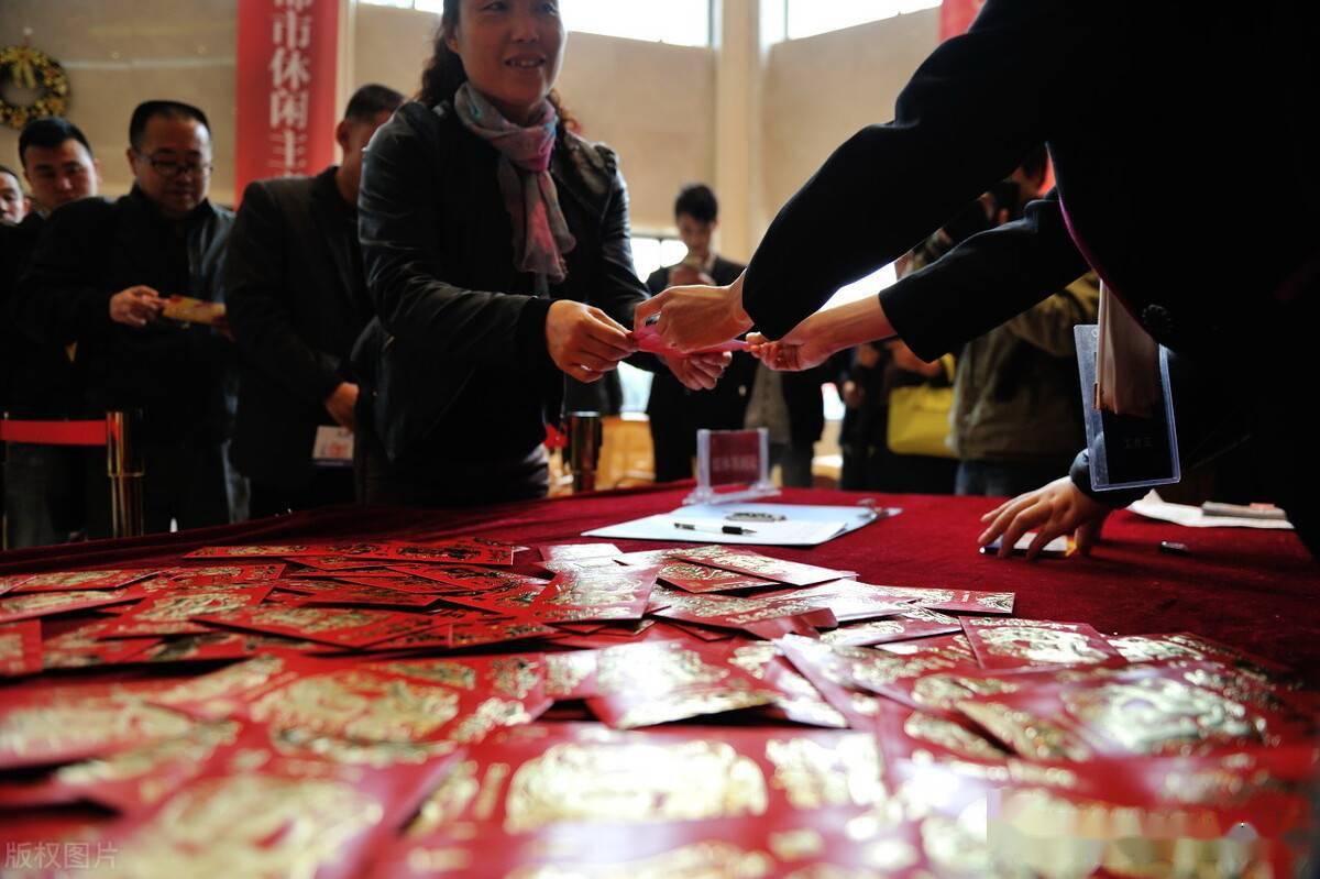 春节习俗:“门楣贴‘吊钱’,财富滚成团”,究竟是怎么回事?-搜狐大视野-搜狐新闻