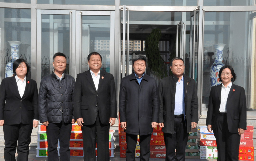 2月8日,镇党委书记张树生,镇党委副书记,镇长朱凤起,镇党委副书记暴亭