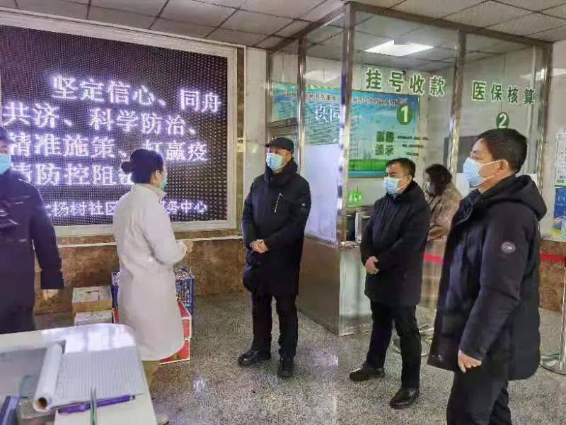 张兴旺王兴扬到鄂伦春旗中蒙医院和大杨树镇社区卫生服务中心慰问医务