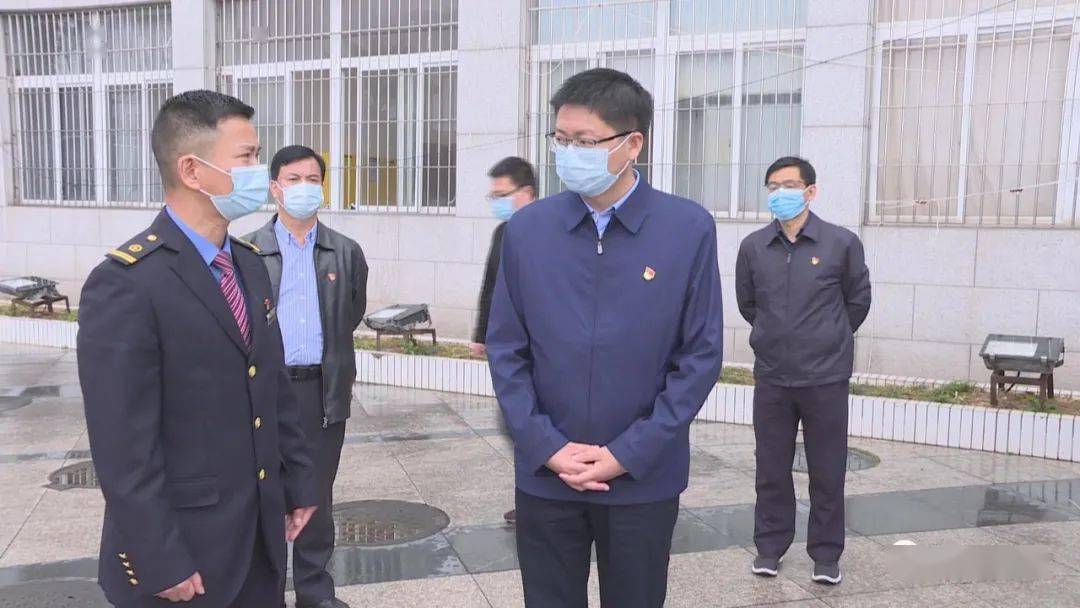 2月9日,连城县委副书记,县长蔡东阳带队走访慰问春节期间坚守岗位的