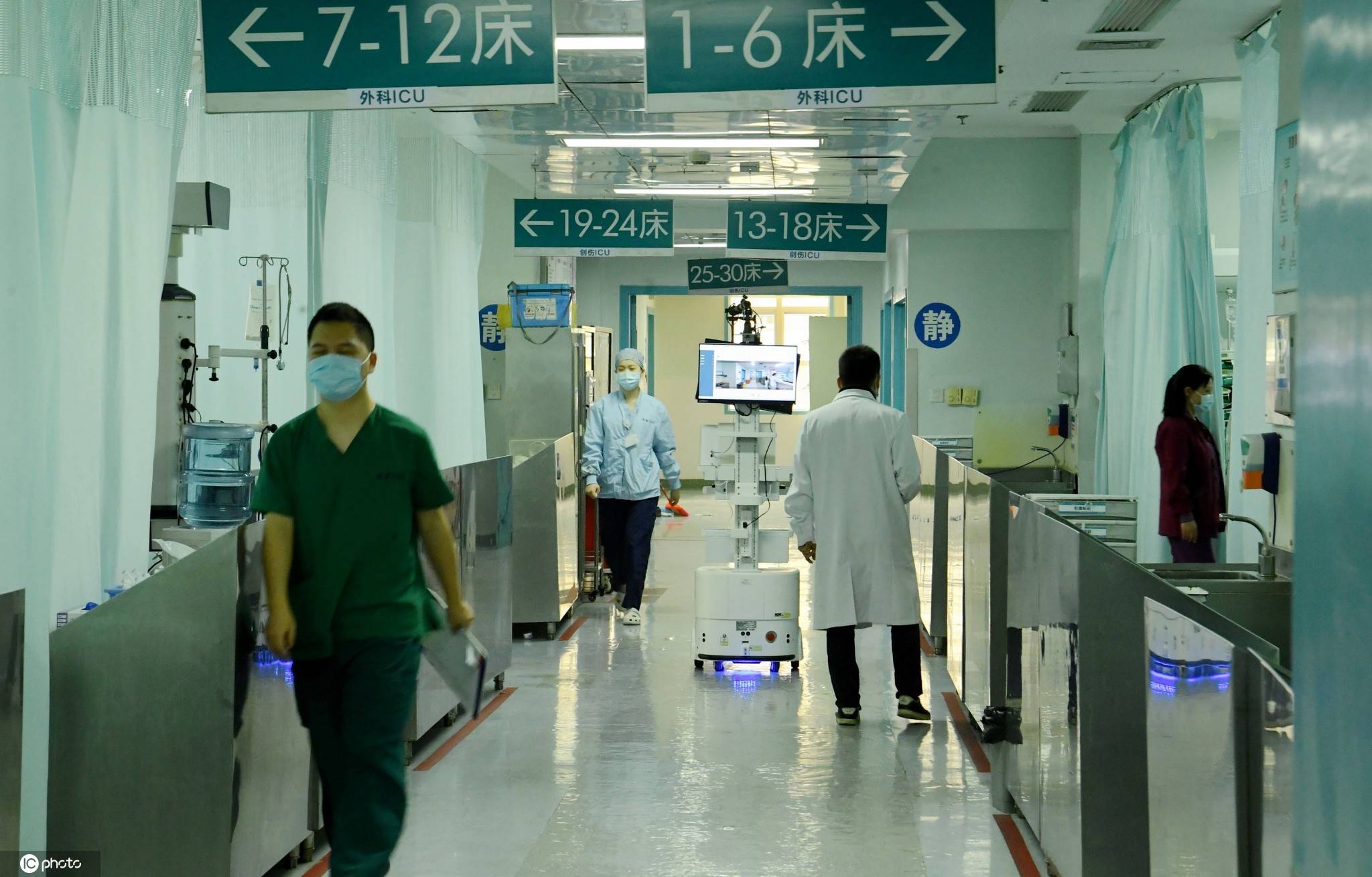 重症|四川首个5G+医疗机器人+VR远程探视系统投用