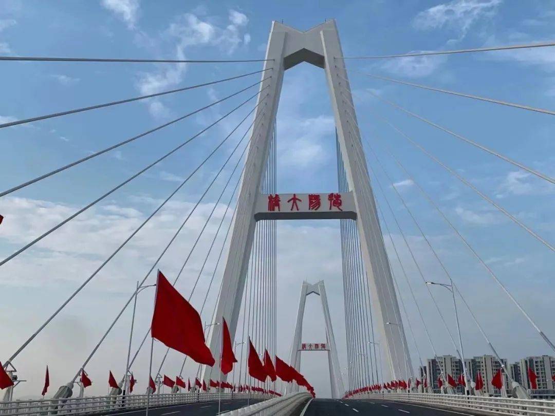 揭惠高速市区连接线揭阳大道项目的控制性工程揭阳大桥横跨榕江南河