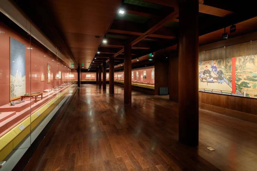 故宫博物院藏有2000多柄明,清时期的如意,本展览特从中遴选160件藏品