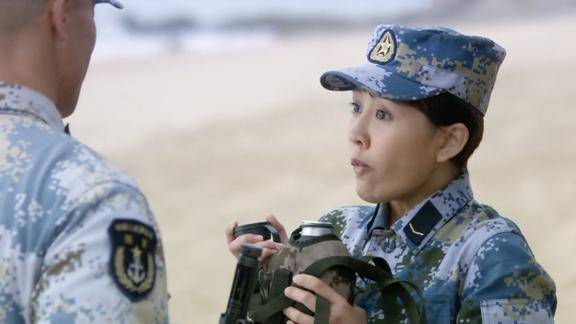 火蓝刀锋乌云不喝酒打不准枪只要喝一口枪枪十环变回神枪手
