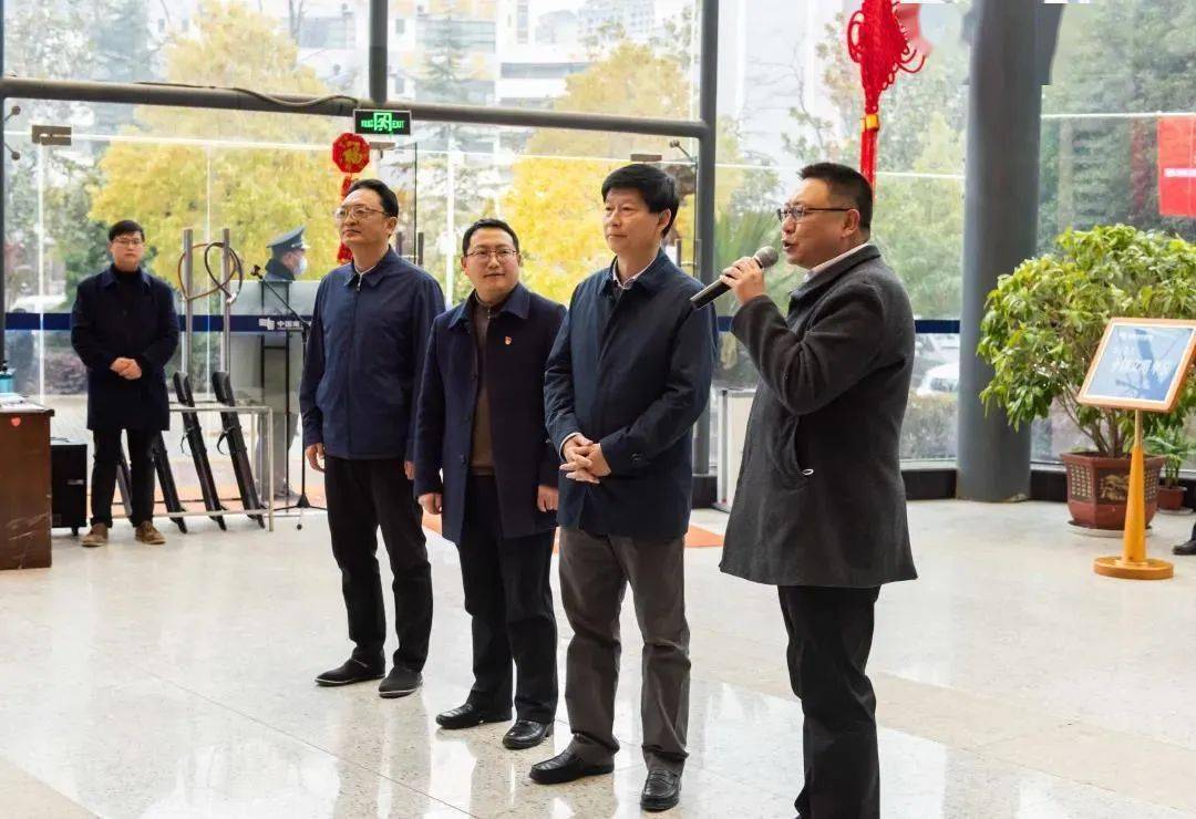 杨亚林在昭阳区走访慰问一线工作者