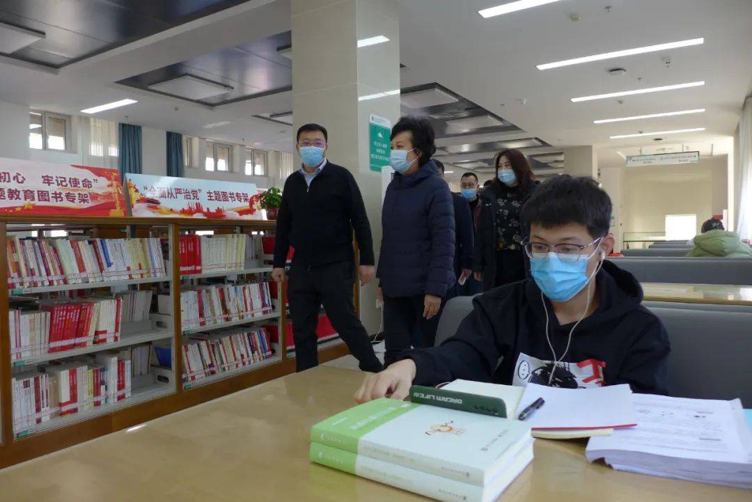市文旅广电局就市图书馆春节期间疫情防控及安全生产工作开展实地检查