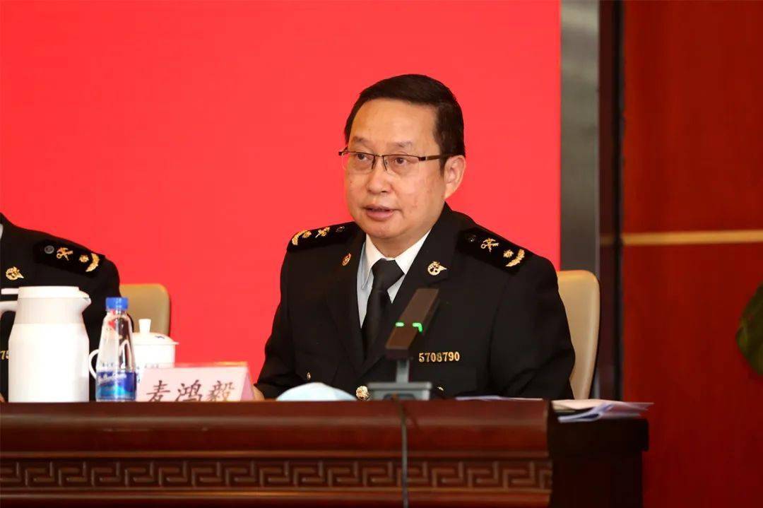 中山海关党委委员,拱北海关党委第一派驻纪检组组长麦鸿毅作《深入