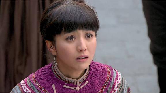 石彩凤挟持大妮的女儿,让大妮下跪求她,真是丧心病狂