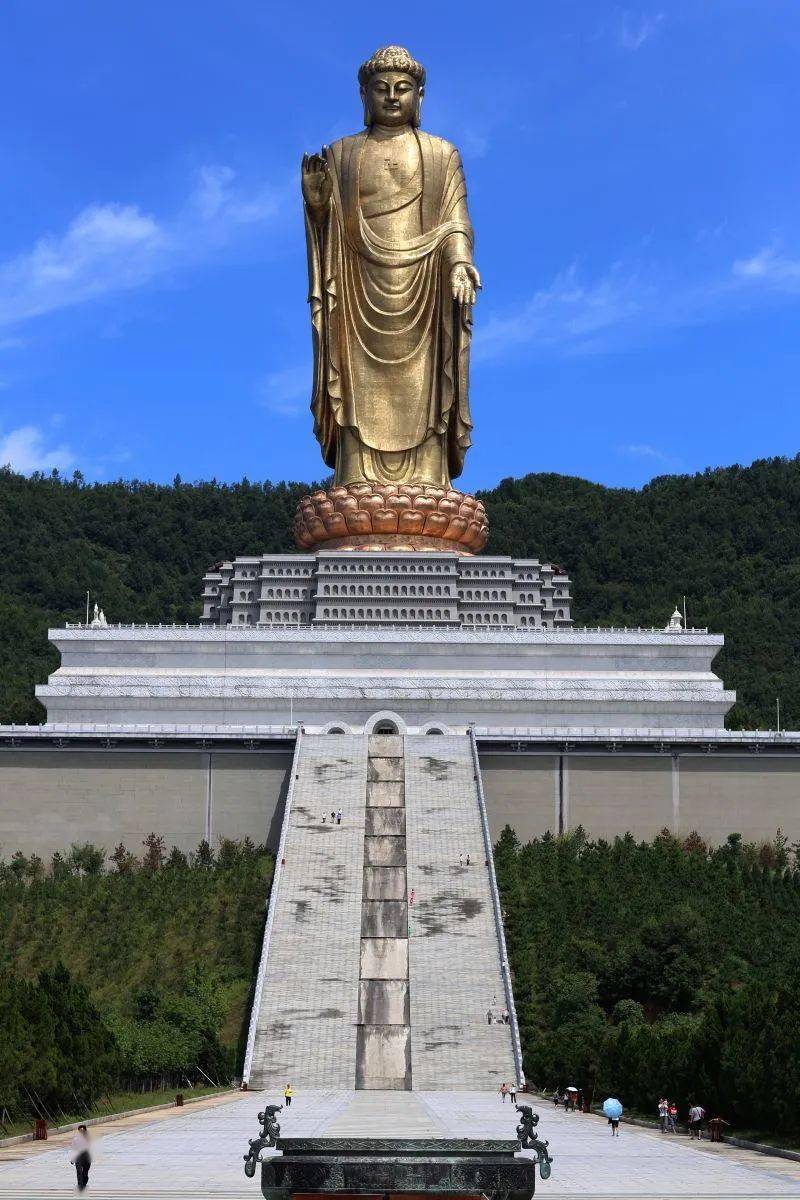 世界最高的10尊佛像最高的佛像在中国看完令人心生敬畏你见过几尊