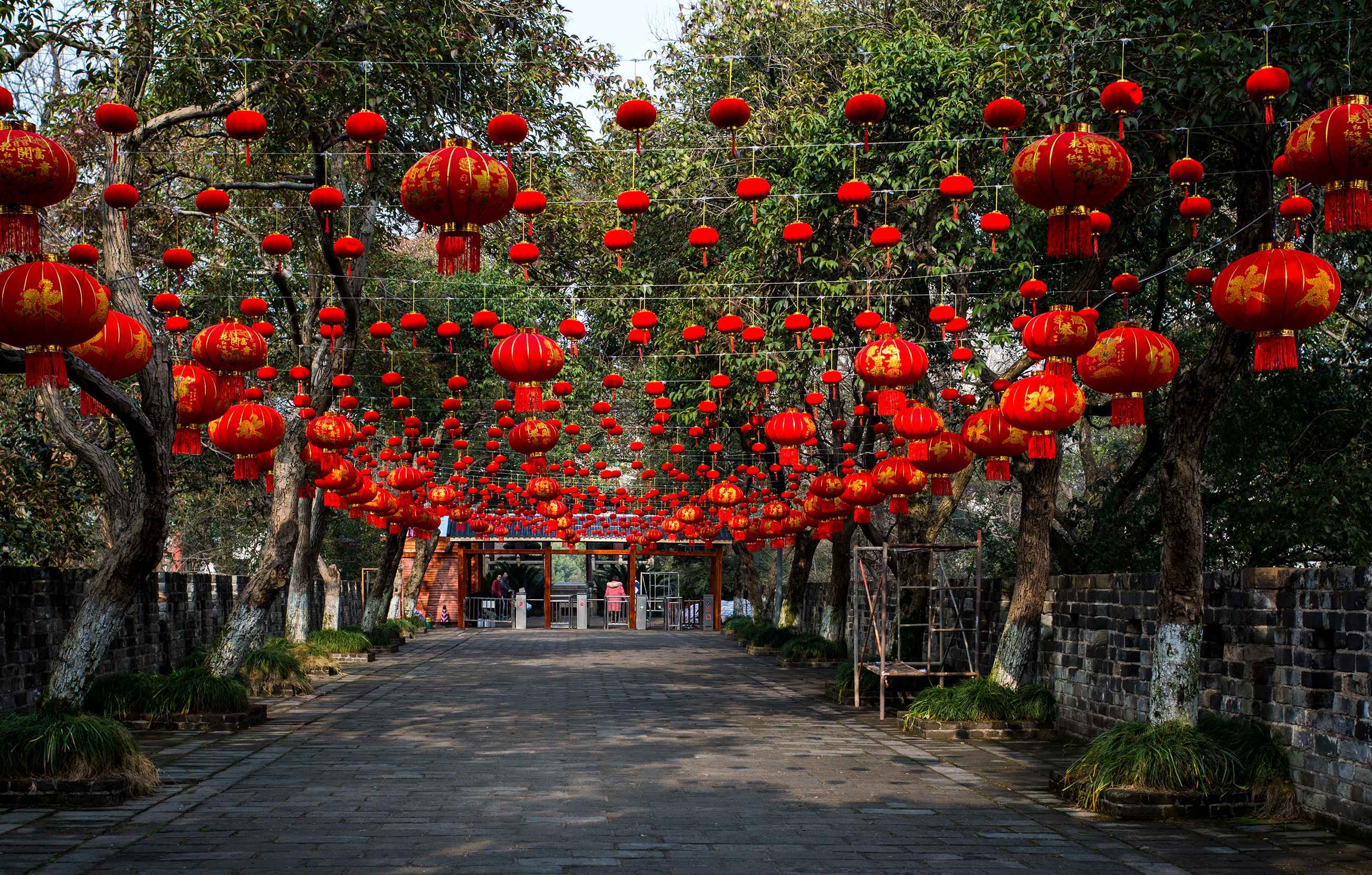 大红灯笼装扮天心阁 春节期间可免费登阁赏灯