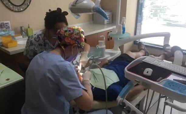 牙医牙疼猜成语_牙疼图片卡通(3)