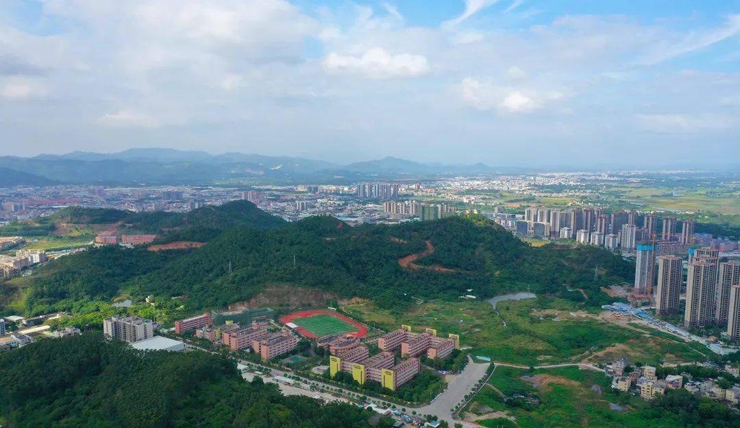 在碧桂园天悦府旁便是阳东重点生态工程,90 万m05的天然氧吧