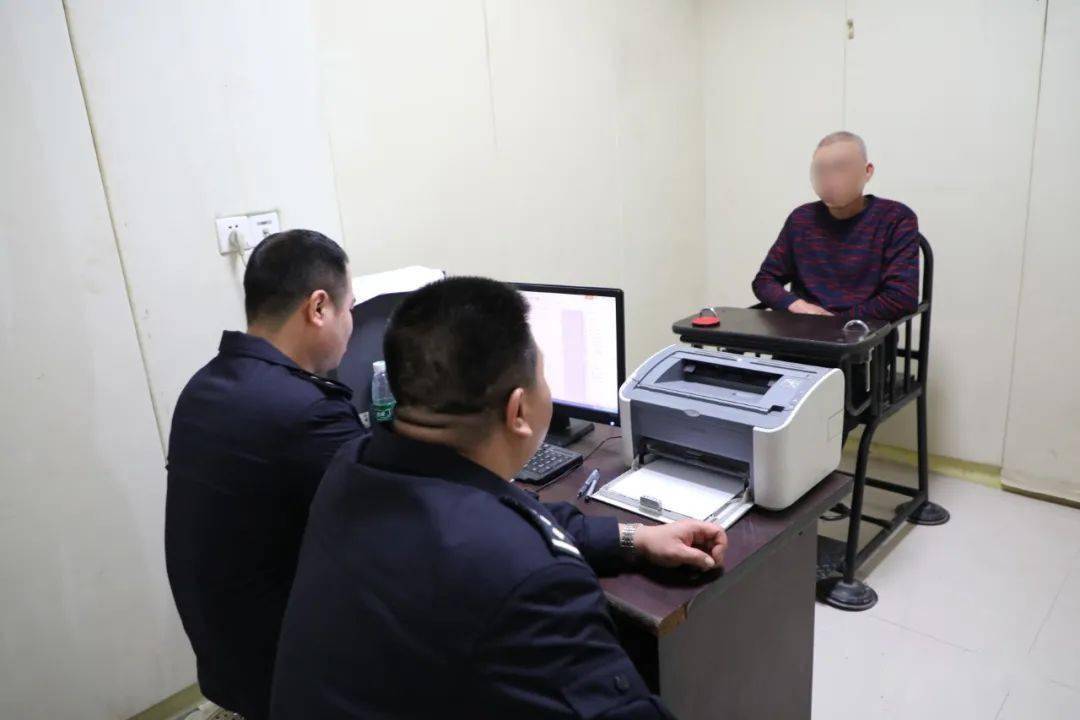 普宁某村一理发店内12人被带走!通通行拘并罚款!_手机搜狐网
