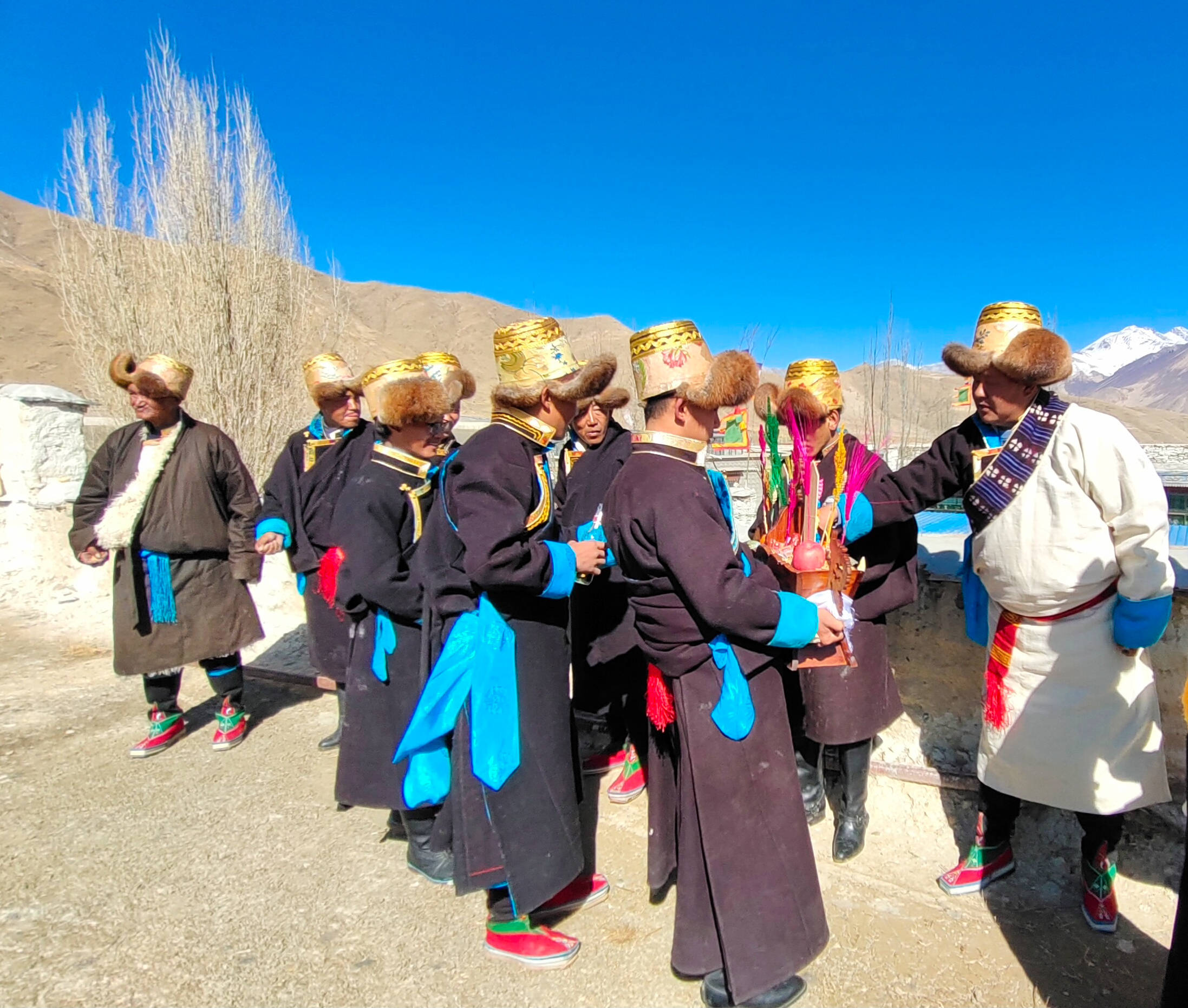 西藏各地群众欢庆春节和藏历新年