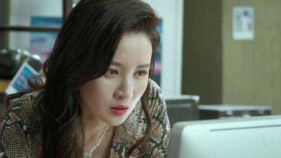 小丈夫田雨给美女拍写真没想到照片云同步老婆气的去打胎