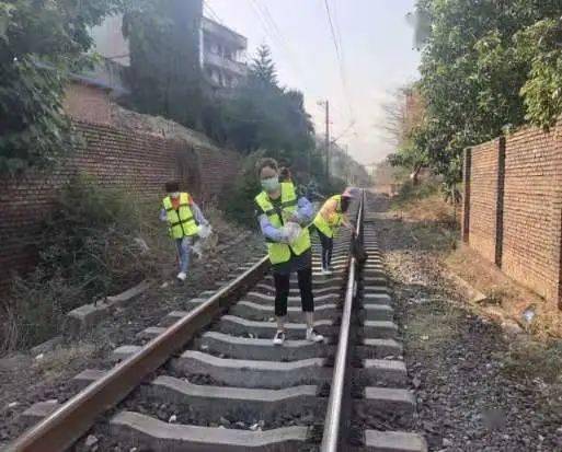 东区街道人口_中山东区街道分布图