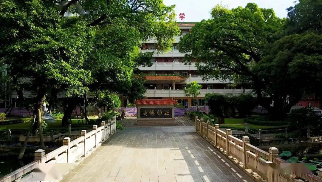 广雅中学里的清代古建筑冠冕楼