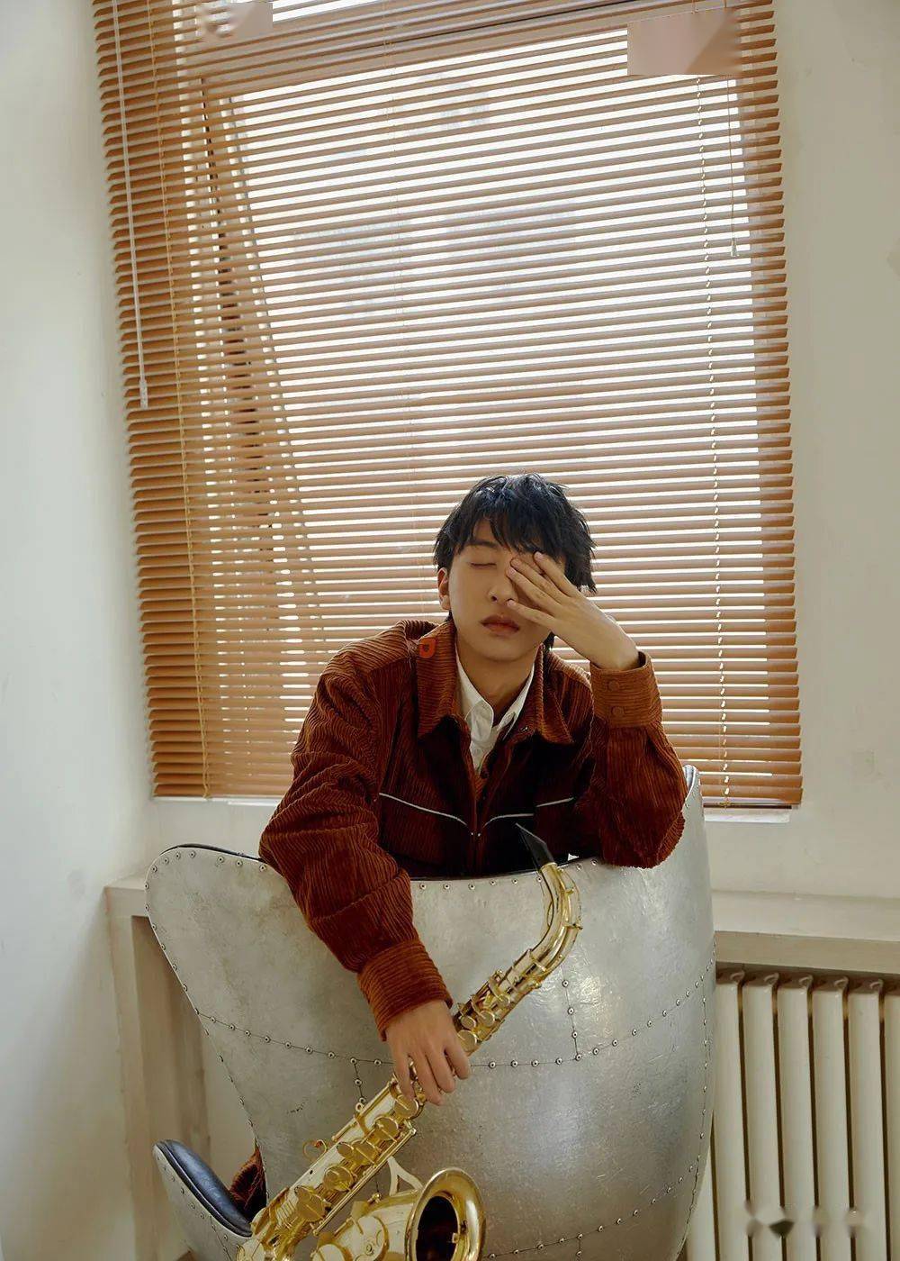 签约音乐公司后,七叔更是求学若渴.2020年,开始学习电子琴.