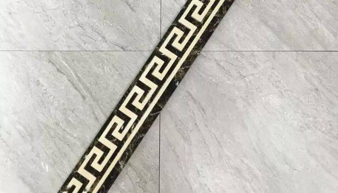 波打线与旁边大理石在颜色上形成鲜明的对比,让人对屋内各区域的划分