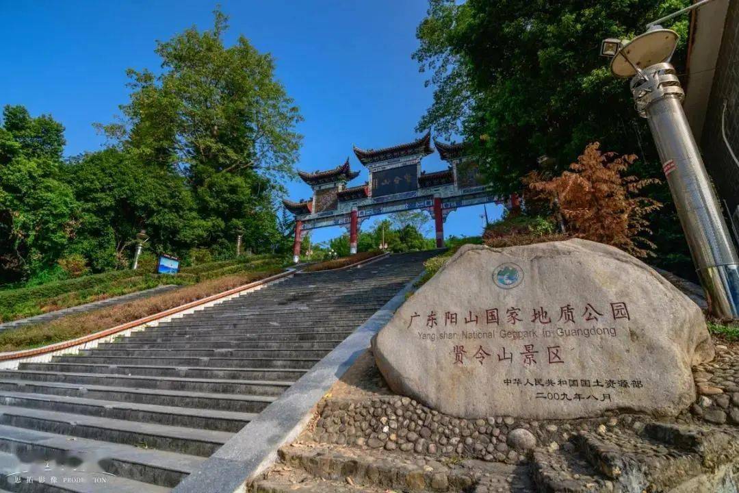 山峦叠翠,绿树环绕,一呼一吸之间尽是清新空气,令人心旷神怡,是阳山本