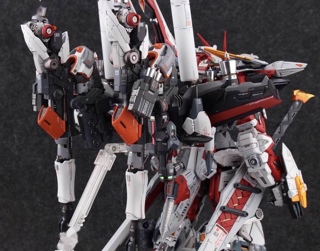 全装备搭载pg比例红色异端高达模型