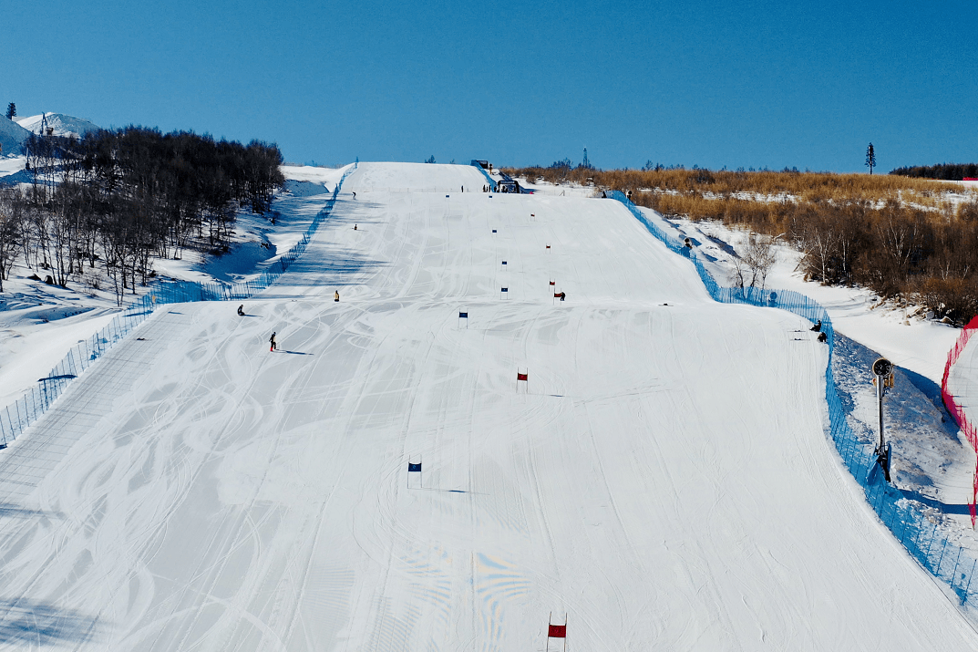 高山滑雪赛道多长图片