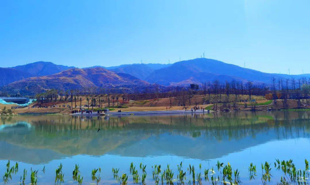 红格小镇太阳湖公园图片