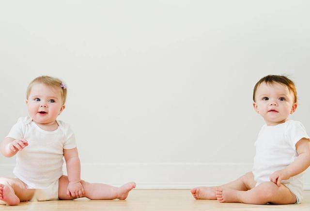 几个月可以让宝宝练站立 af8199bf70b643a6b201312af96bd6d8.jpeg